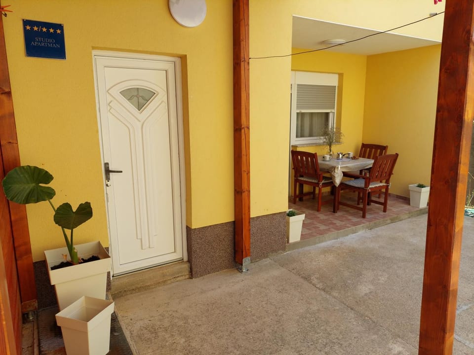 Patio, Seating area