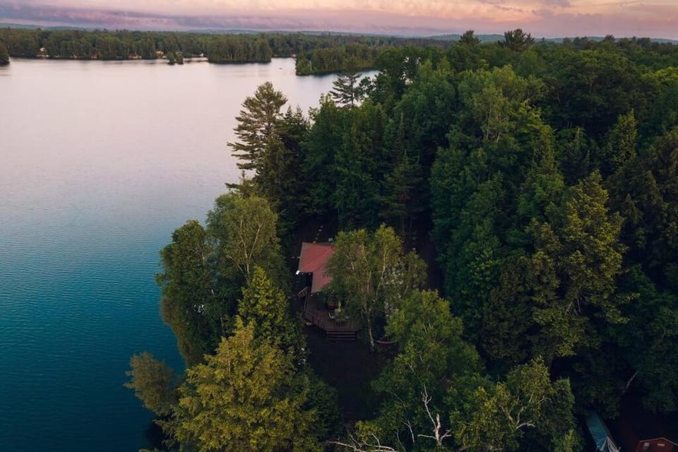 Grinmore Lakeside Hideaway with Panoramic View Chalet in Kearney