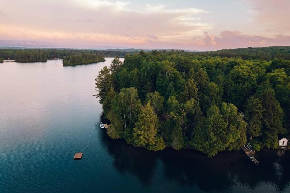 Grinmore Lakeside Hideaway with Panoramic View Chalet in Kearney
