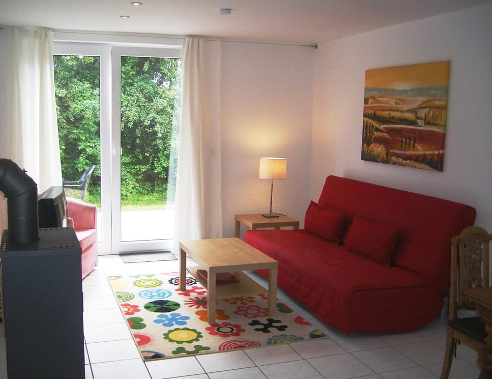 TV and multimedia, Seating area, Bedroom, fireplace