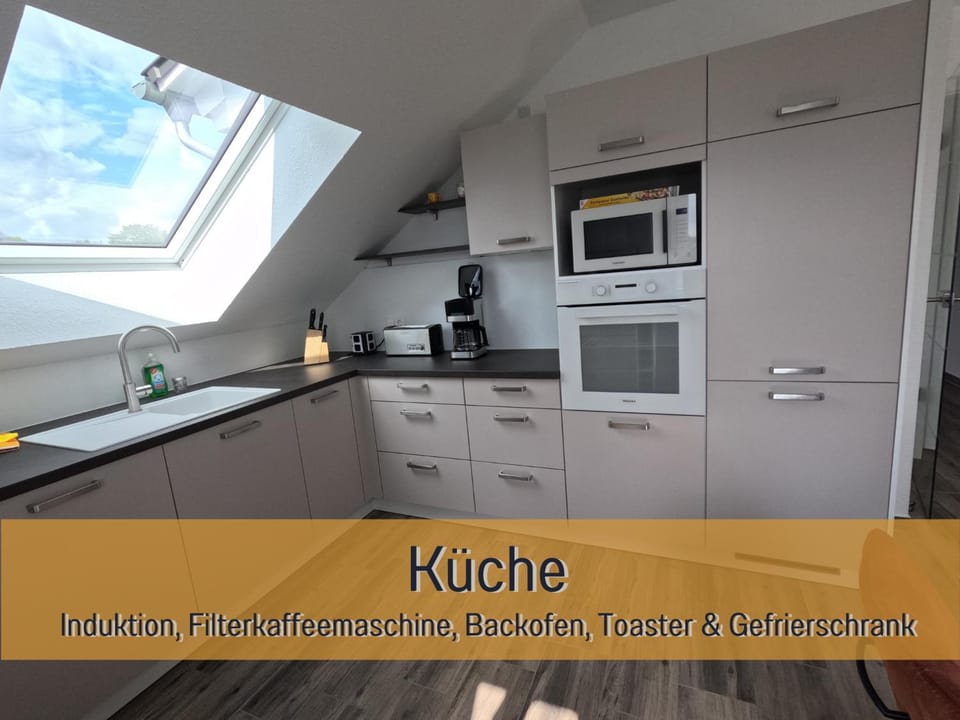 Coffee/tea facilities, Kitchen or kitchenette, dishwasher, microwave, stove