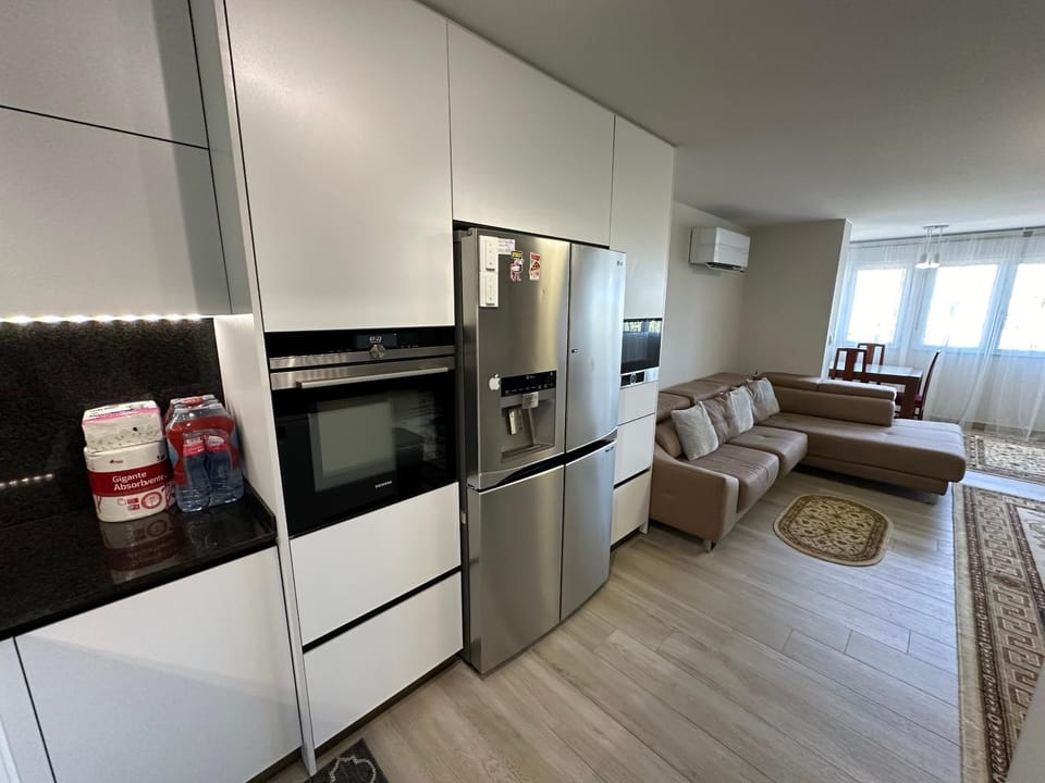 Coffee/tea facilities, Kitchen or kitchenette, dishwasher, oven, stove