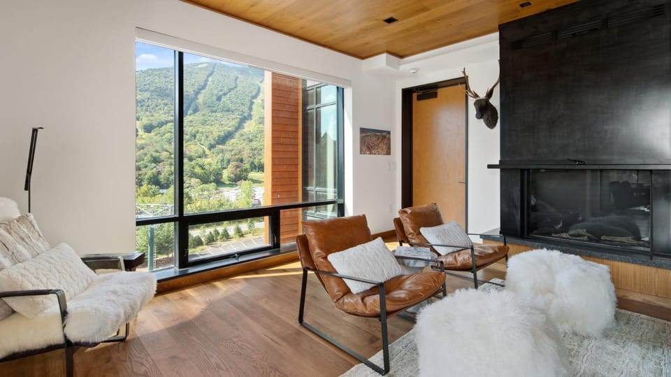 4F One Spruce Peak Stowe Mountain Resort Ski in Ski Out 4 bed Sleeps 10 House in Stowe