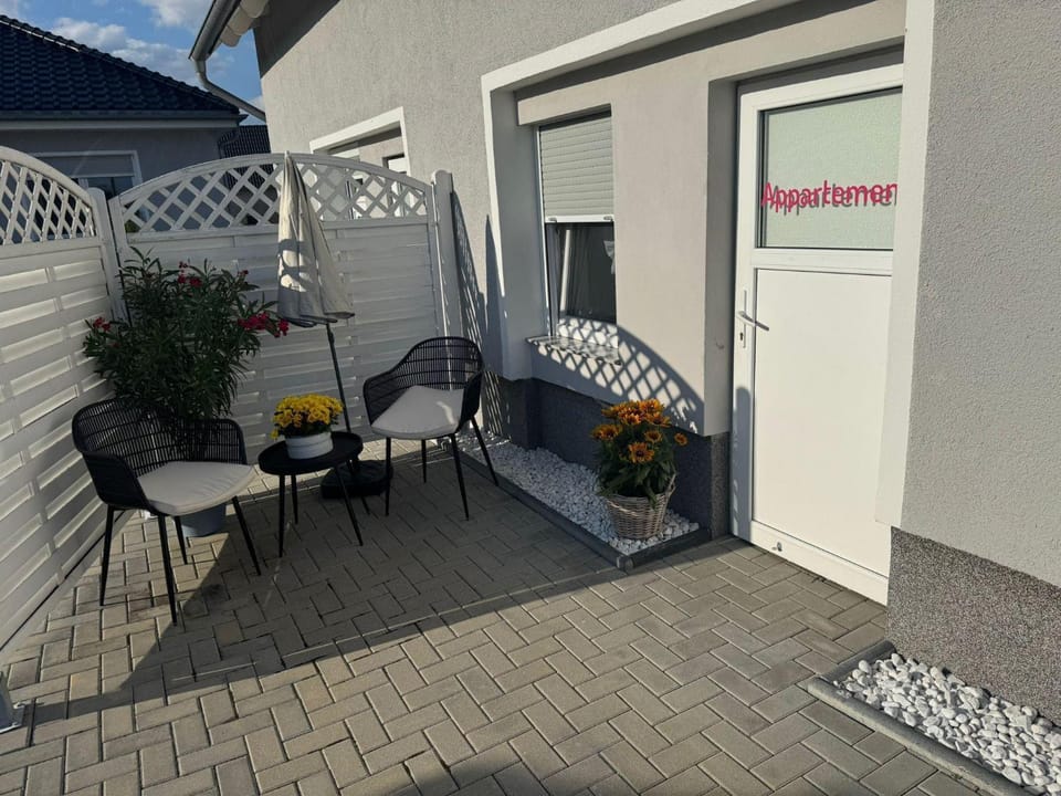 Property building, Patio, Day, View (from property/room), Balcony/Terrace, Dining area