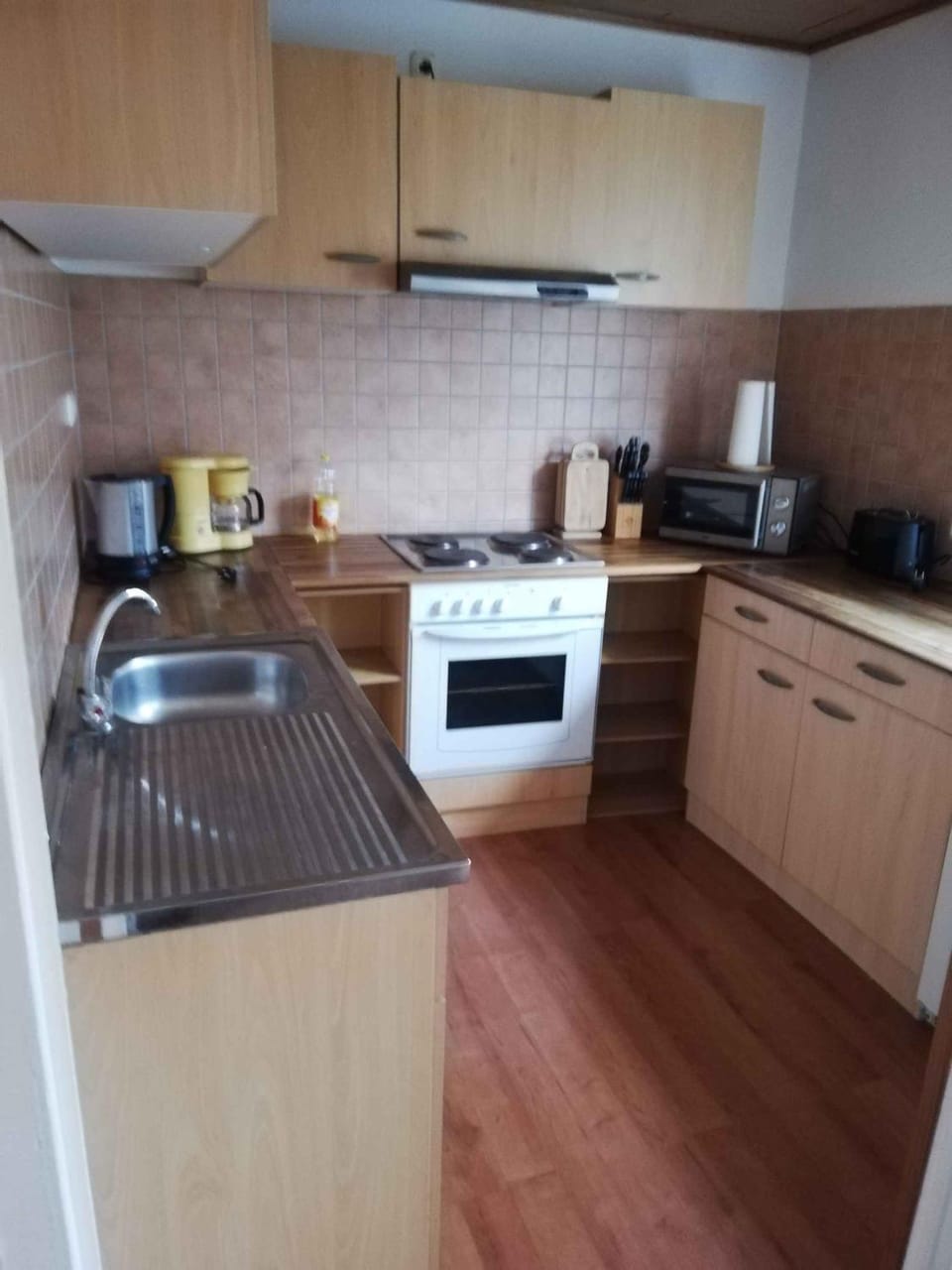 Coffee/tea facilities, microwave