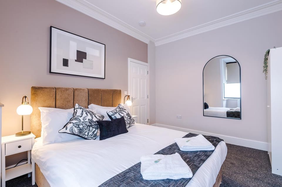 Decorative detail, Bedroom, furniture, heating, towels, wardrobe