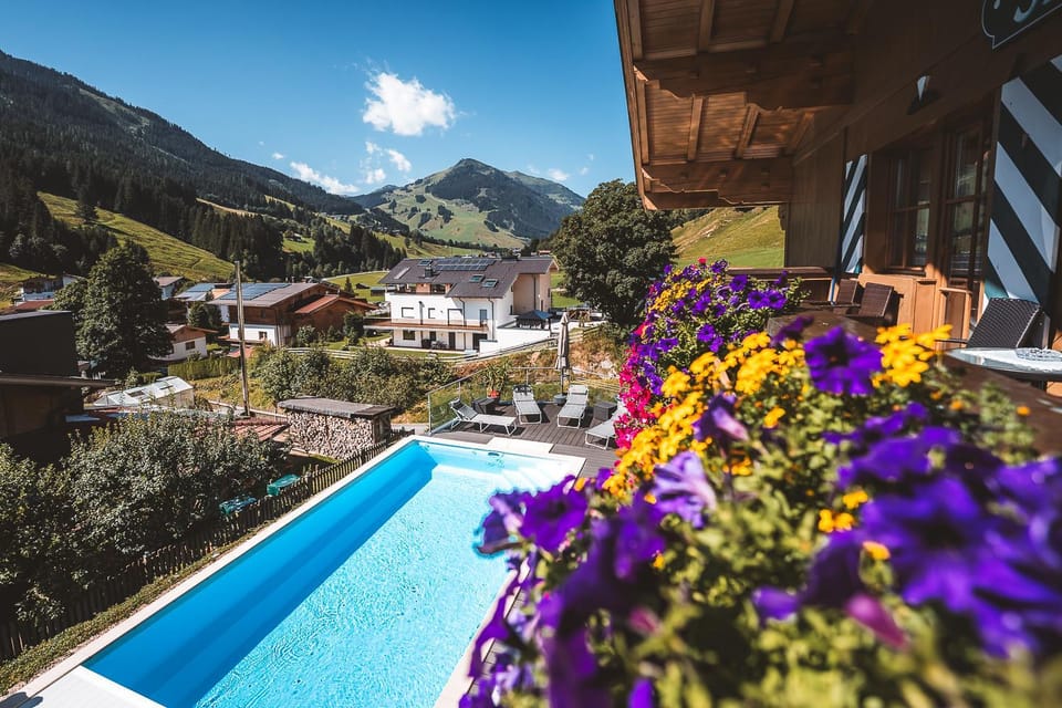 Natural landscape, Balcony/Terrace, Mountain view, Pool view, Swimming pool