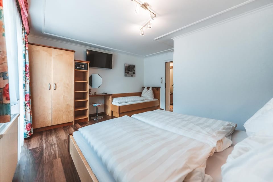 Photo of the whole room, Bedroom, pet friendly, wardrobe