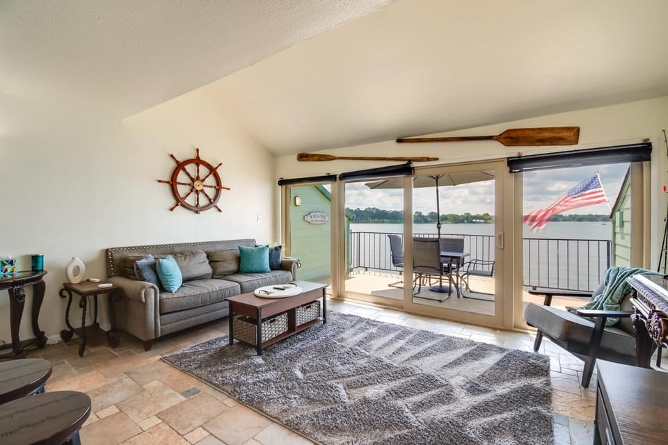 Lake Conroe Condo: Balcony, Views & Pool Access! House in Lake Conroe