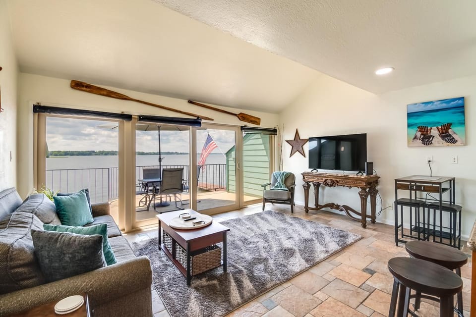 Lake Conroe Condo: Balcony, Views & Pool Access! House in Lake Conroe