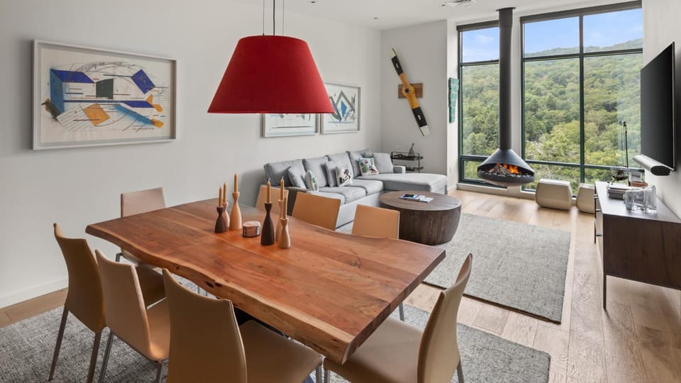 402 - Treehouse Condo - Spruce Peak - Stowe Mt Resort - Ski in Ski Out - Sleeps 9 Apartment in Stowe