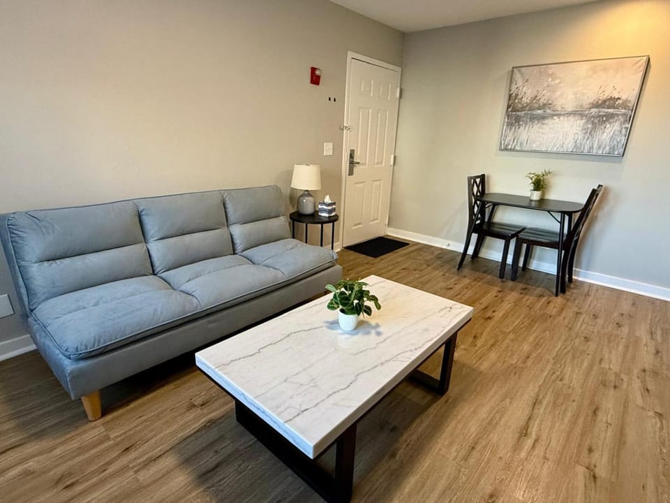 Aksarben View One Bedroom Apartment in Omaha