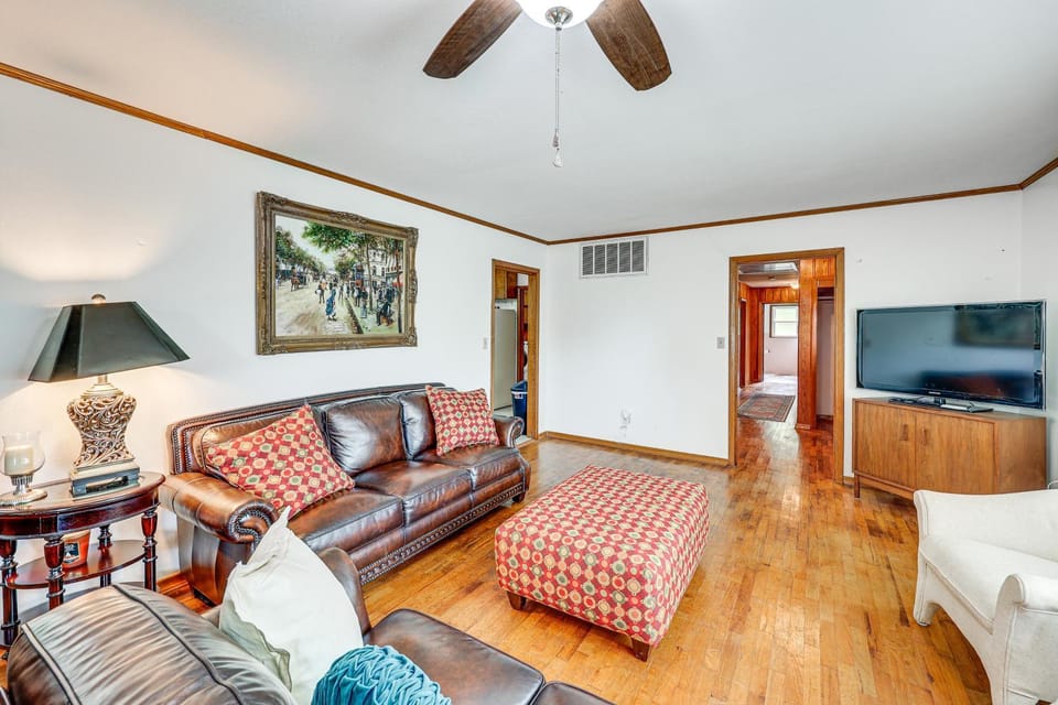 Mt Ida Home with Patio 11 Mi to Lake Ouachita! House in Arkansas