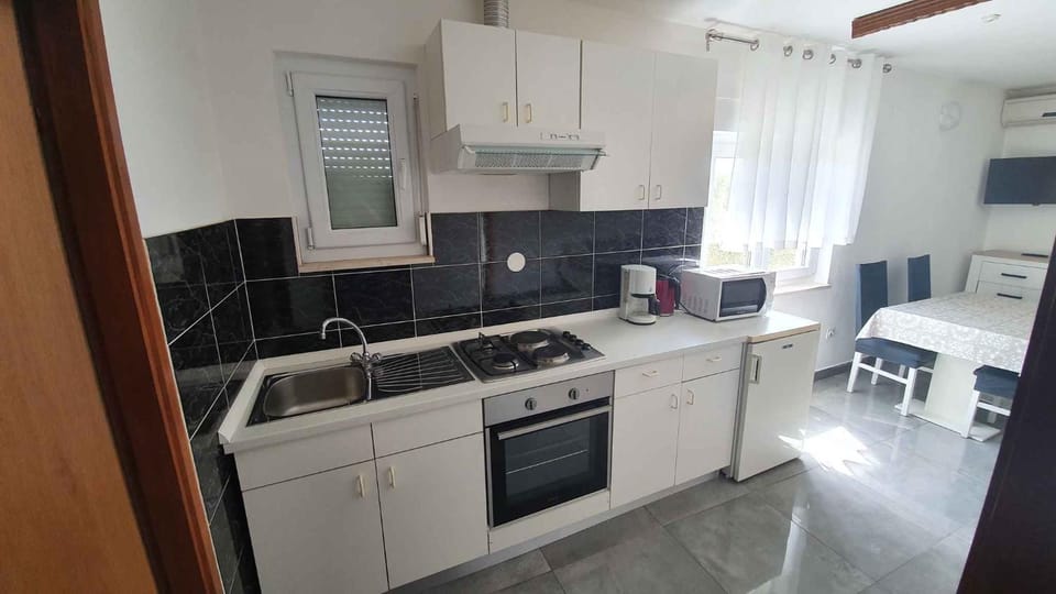 Coffee/tea facilities, microwave