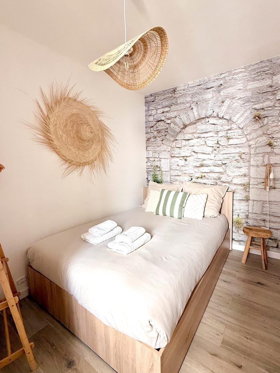 Bed, Photo of the whole room, Bedroom