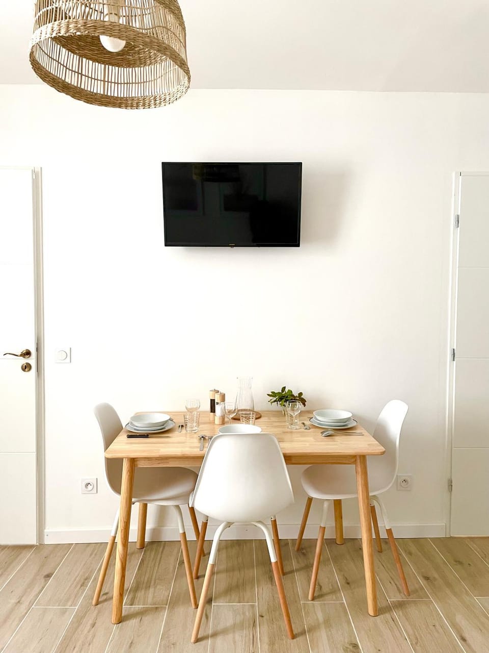 TV and multimedia, Dining area