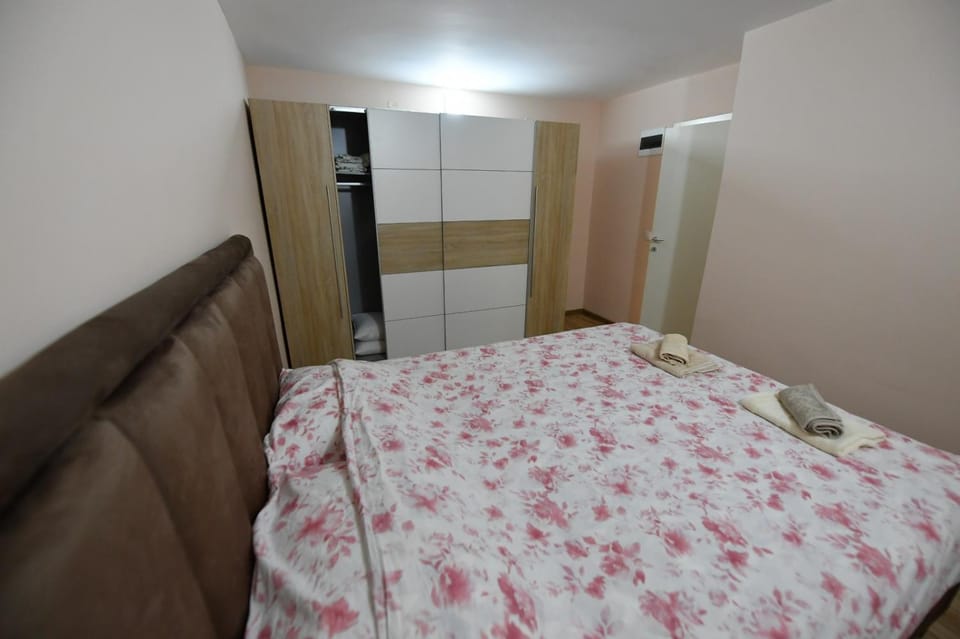 Bed, Photo of the whole room, Bedroom, wardrobe