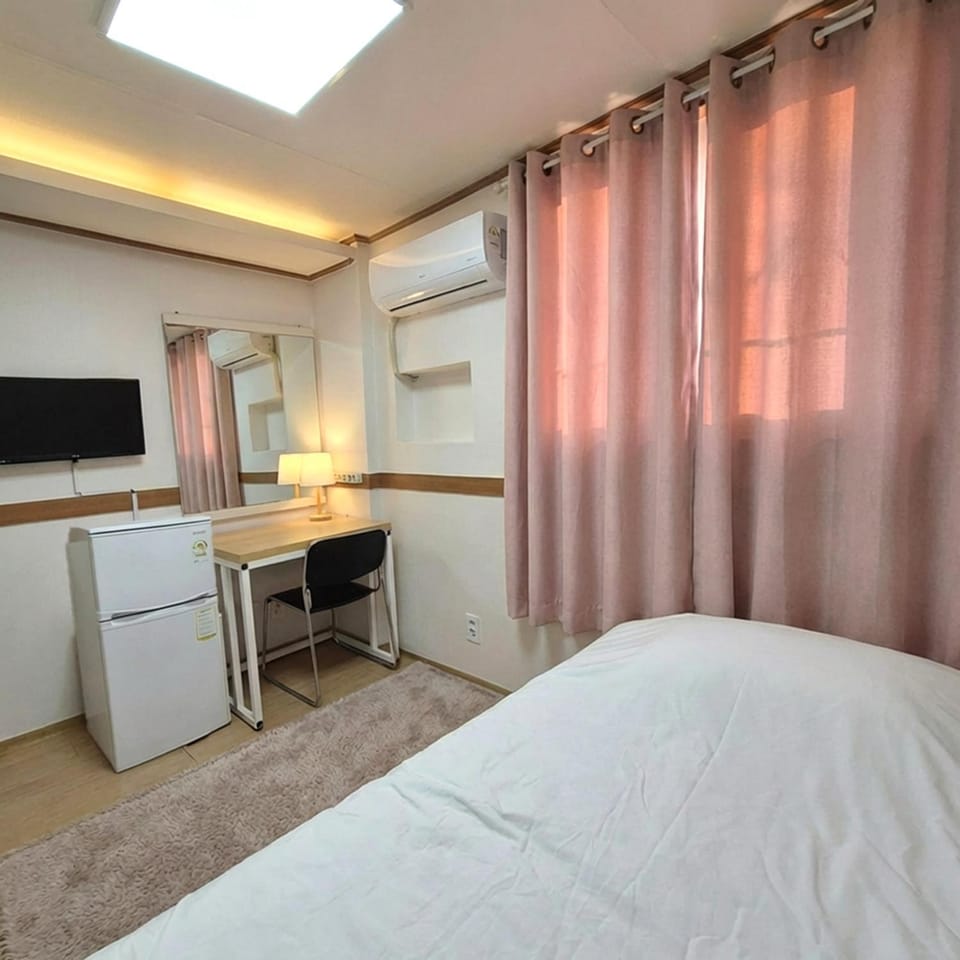Sweet House Seoul, Line 2 & 5 - Direct to Hongdae Gangnam Inn in Seoul
