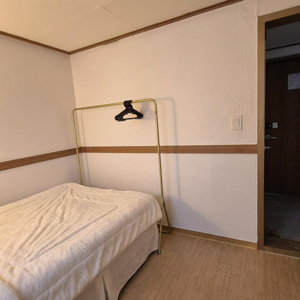 Photo of the whole room, Decorative detail, Decorative detail