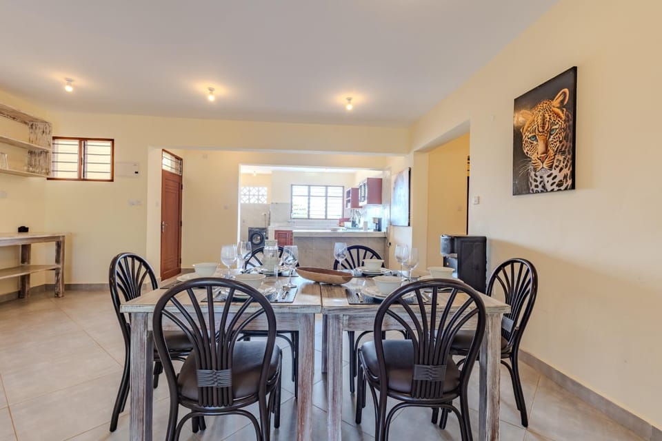 Dining area, Food, kitchen