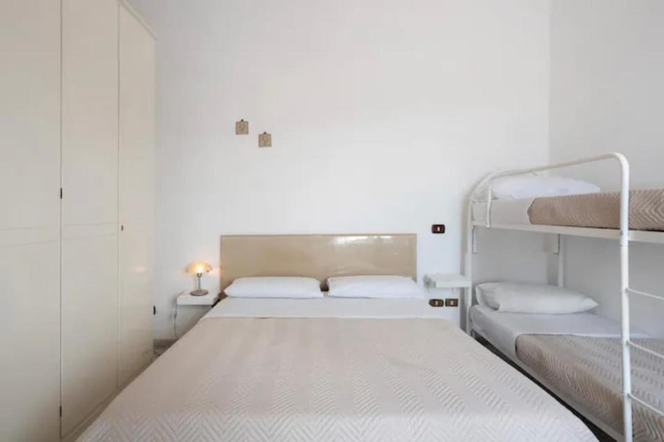 Bed, Photo of the whole room, Bedroom, bunk bed