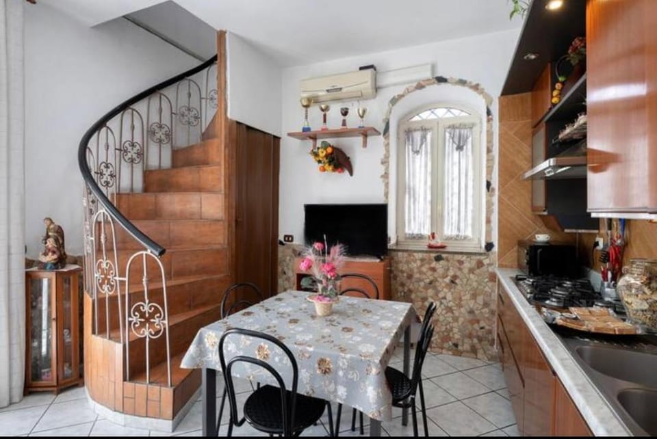 Communal lounge/ TV room, TV and multimedia, Living room, Dining area