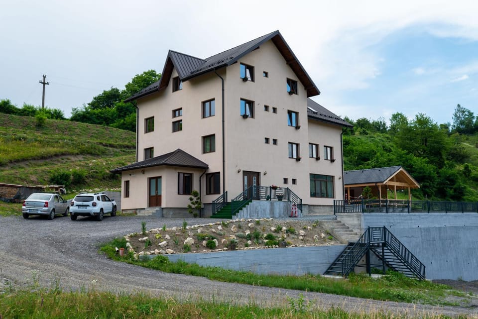 Property building, Spring, Day, Natural landscape, Parking