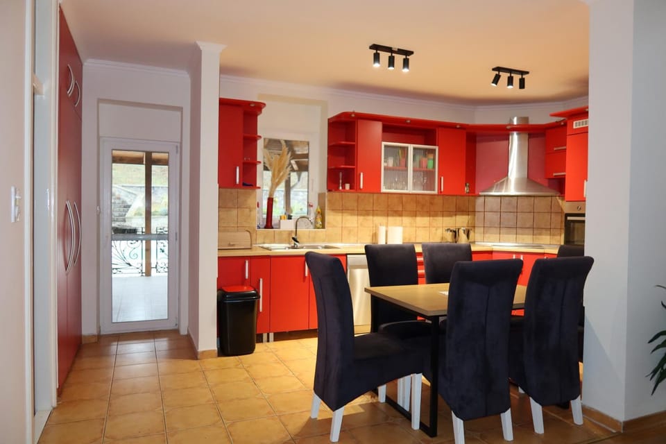 Dining area, kitchen