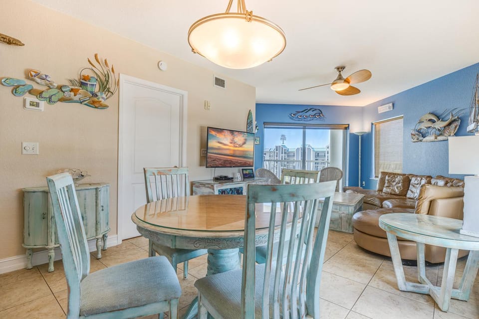 Your Beach Staycation Starts Here Apartment in Treasure Island