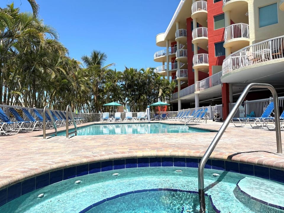 Your Beach Staycation Starts Here Apartment in Treasure Island
