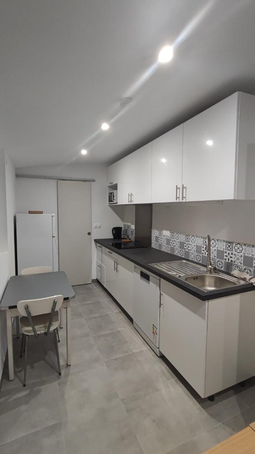 Kitchen or kitchenette, Dining area, dishwasher, stove
