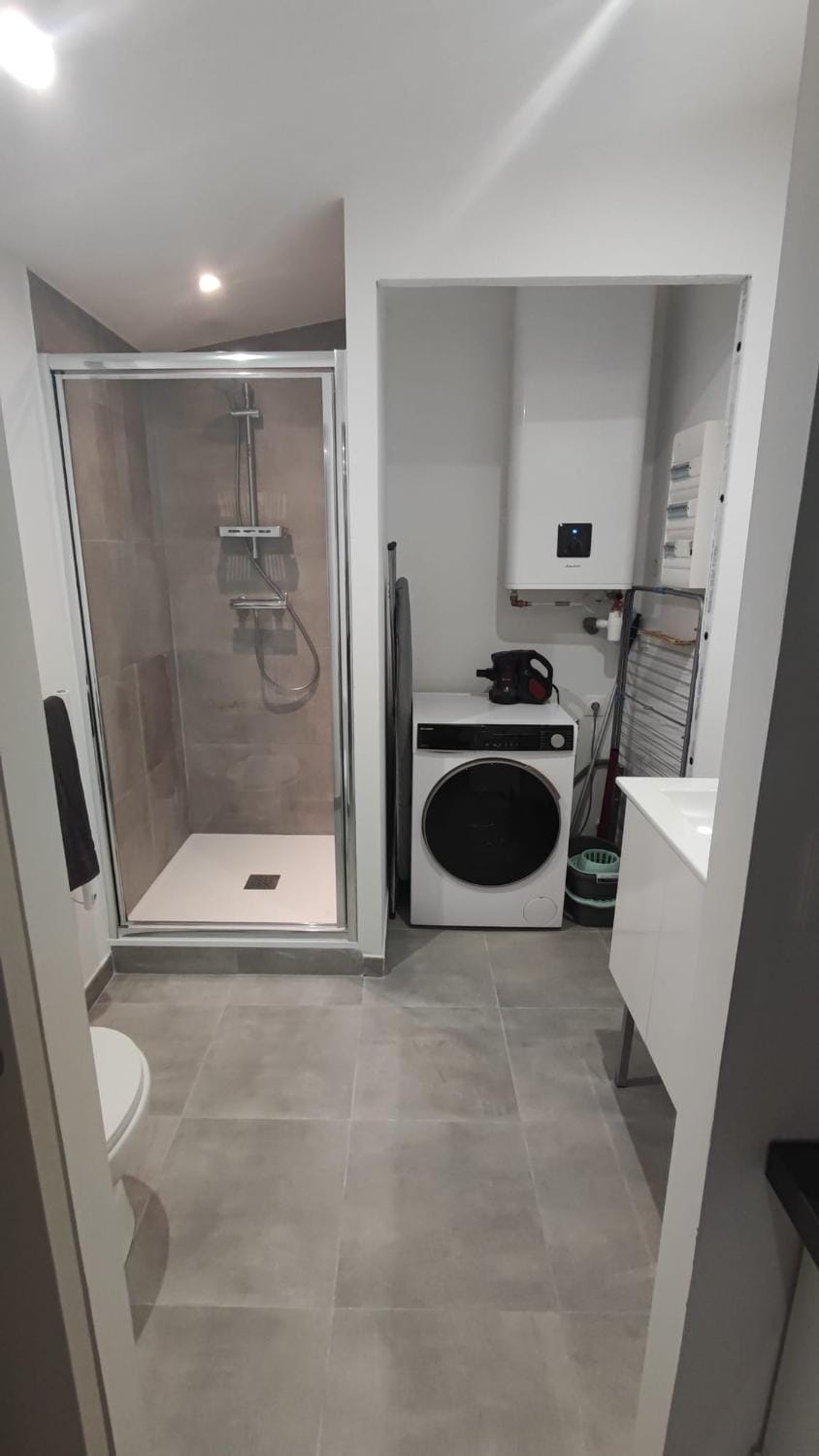 Shower, Toilet, Bathroom, washing machine
