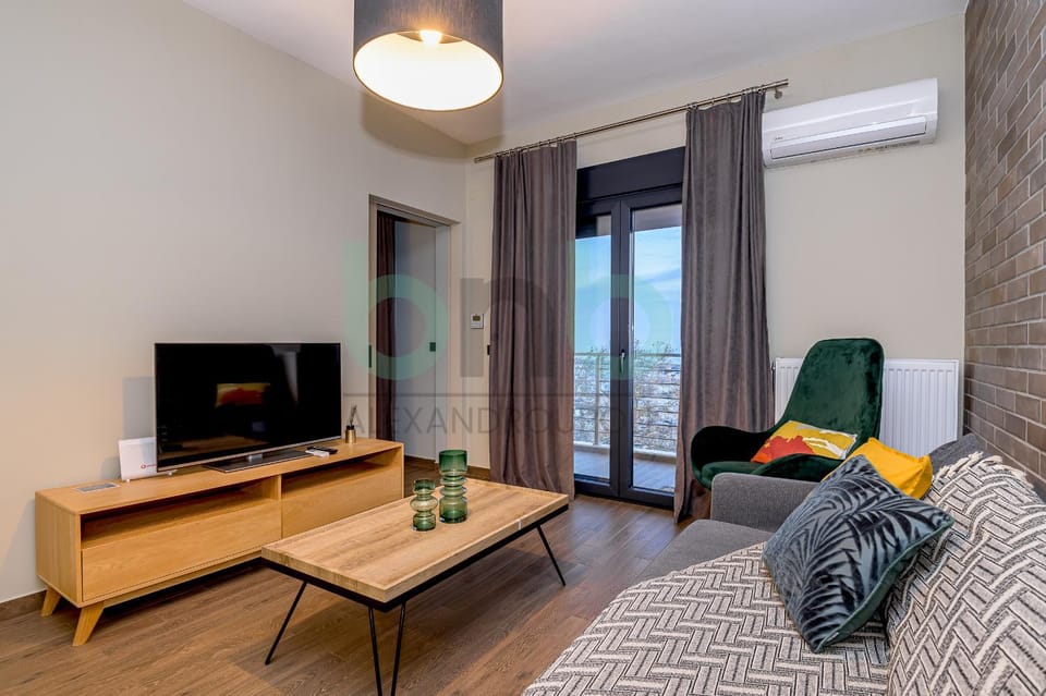 TV and multimedia, Living room, Seating area, air conditioner