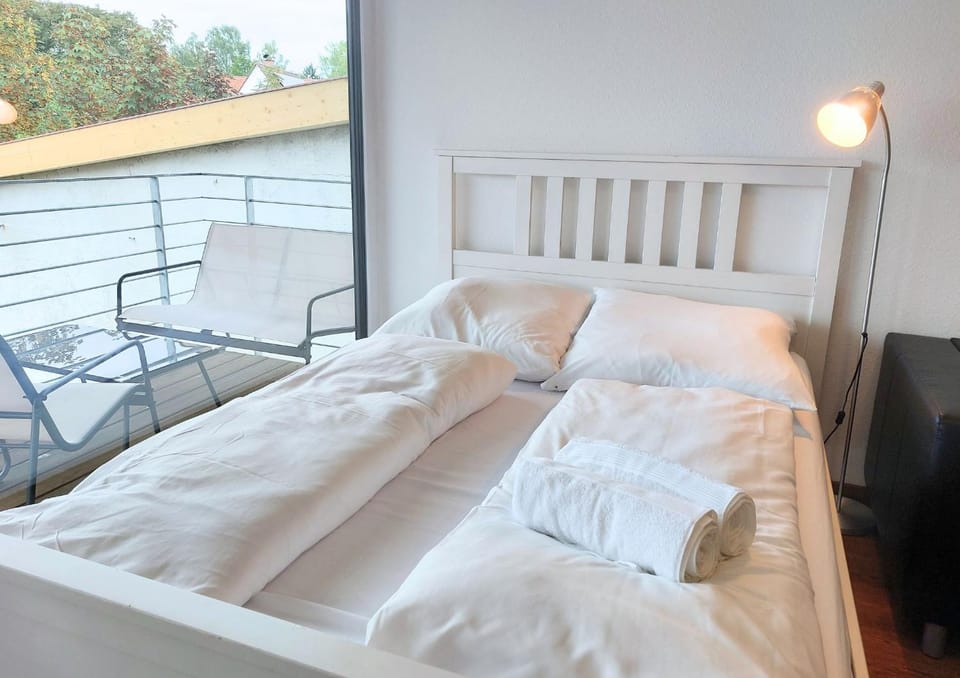 Bed, View (from property/room), Balcony/Terrace, Balcony/Terrace, Photo of the whole room, Bedroom, towels