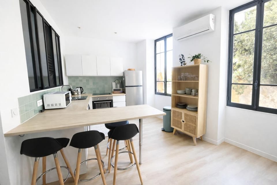Dining area, kitchen