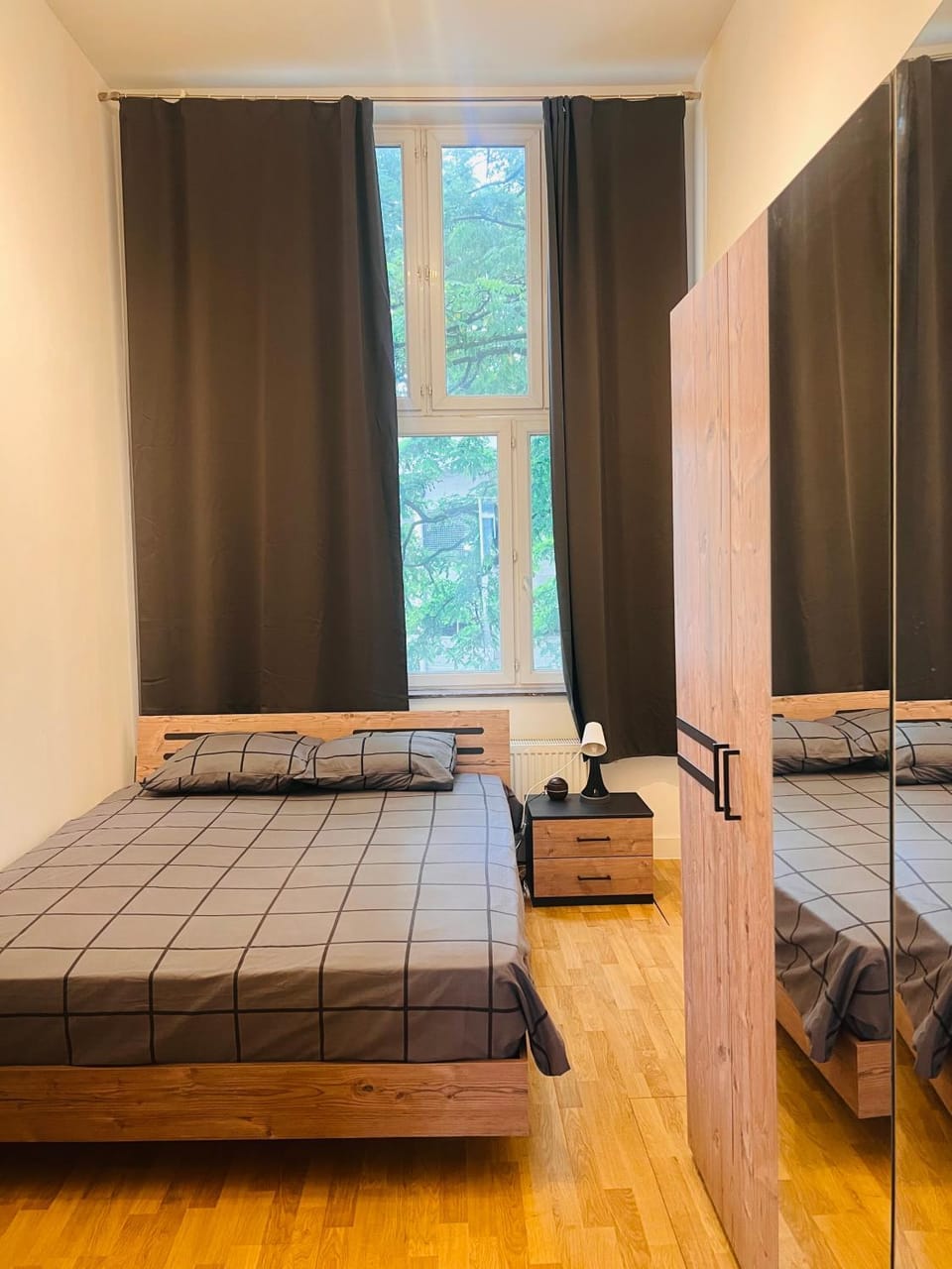Quarto da Nessa próximo a Louise Apartment in Saint-Gilles