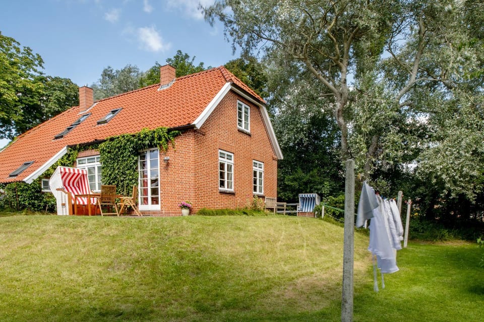 Property building, Day, Natural landscape, Garden, Garden view