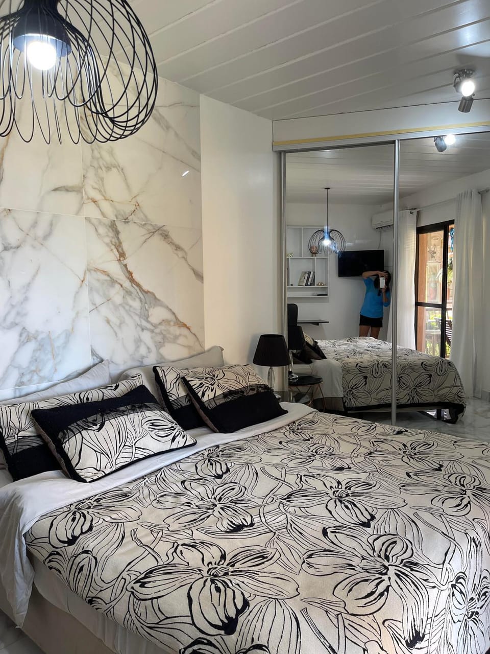 Bed, Photo of the whole room