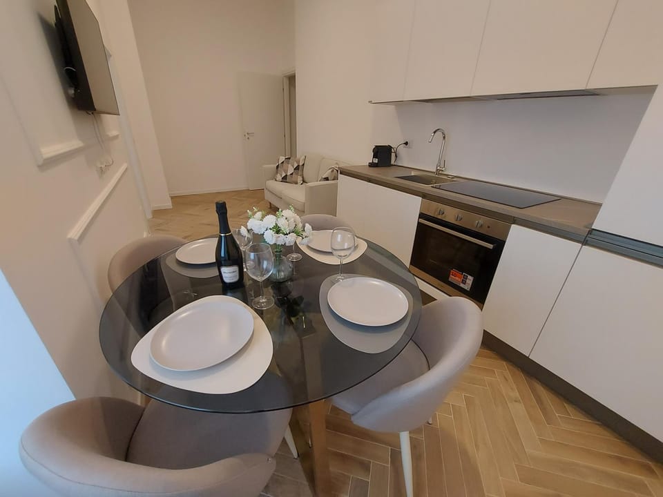 Kitchen or kitchenette, Living room, Seating area, Dining area, stove