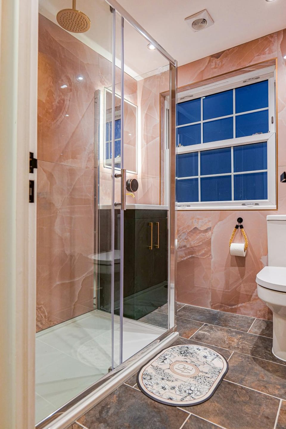 Shower, Toilet, Bathroom, towels
