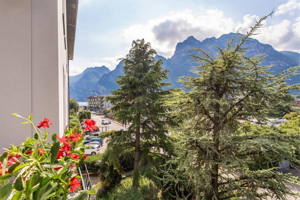 Nearby landmark, Day, Natural landscape, Balcony/Terrace, Mountain view