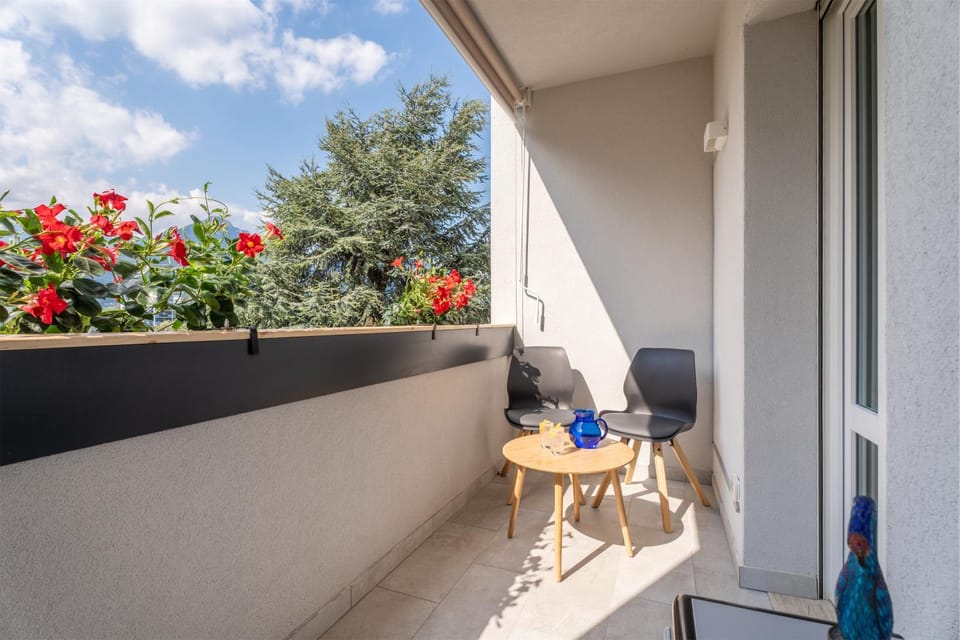 Patio, Day, Garden, View (from property/room), Balcony/Terrace, Balcony/Terrace, Garden view