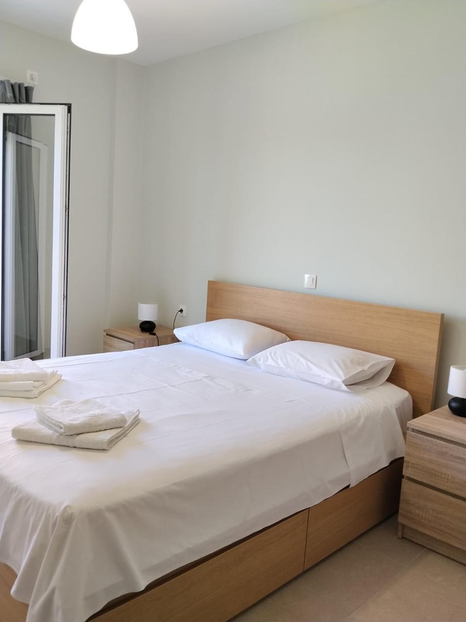 Bed, Photo of the whole room, Bedroom, towels