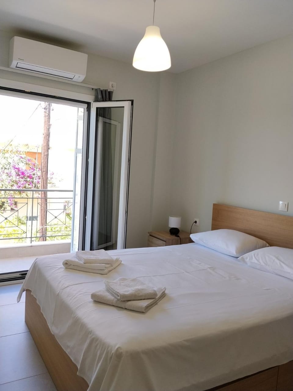 Bed, Bedroom, towels, air conditioner