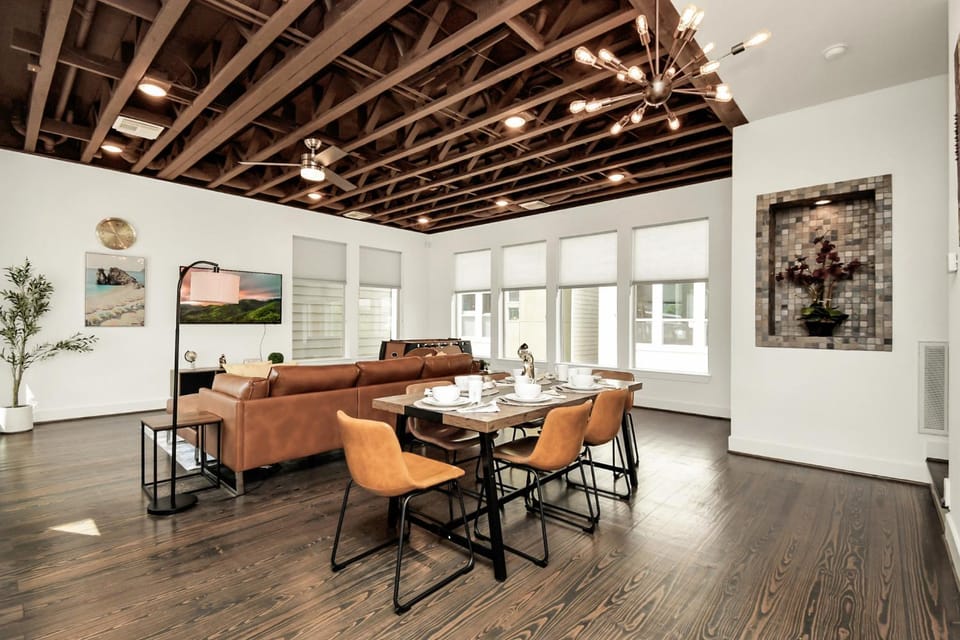 TV and multimedia, Living room, Seating area, Dining area