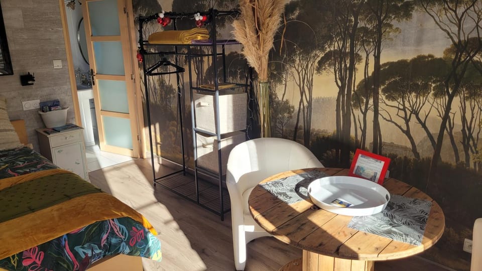Seating area, Dining area