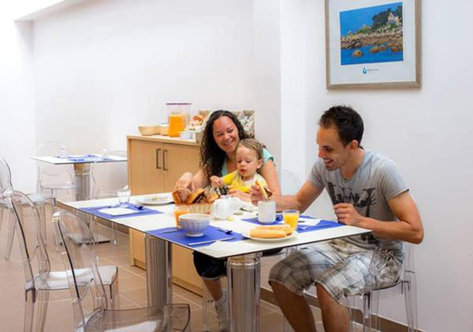 Buffet breakfast, Family