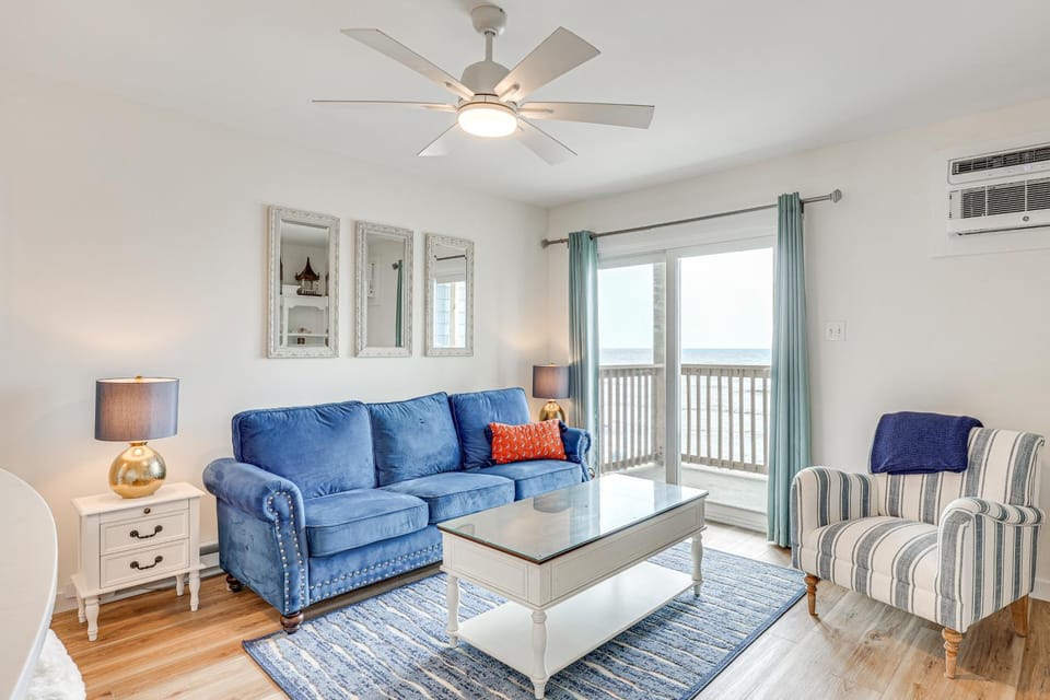 Ocean-View Condo: Steps to North Topsail Beach! House in North Topsail Beach