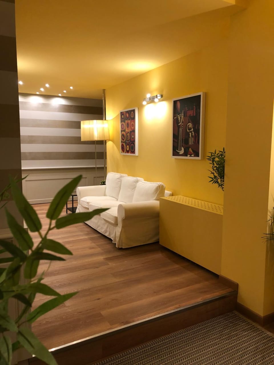 Lobby or reception, Internal: Not applicable to any particular room