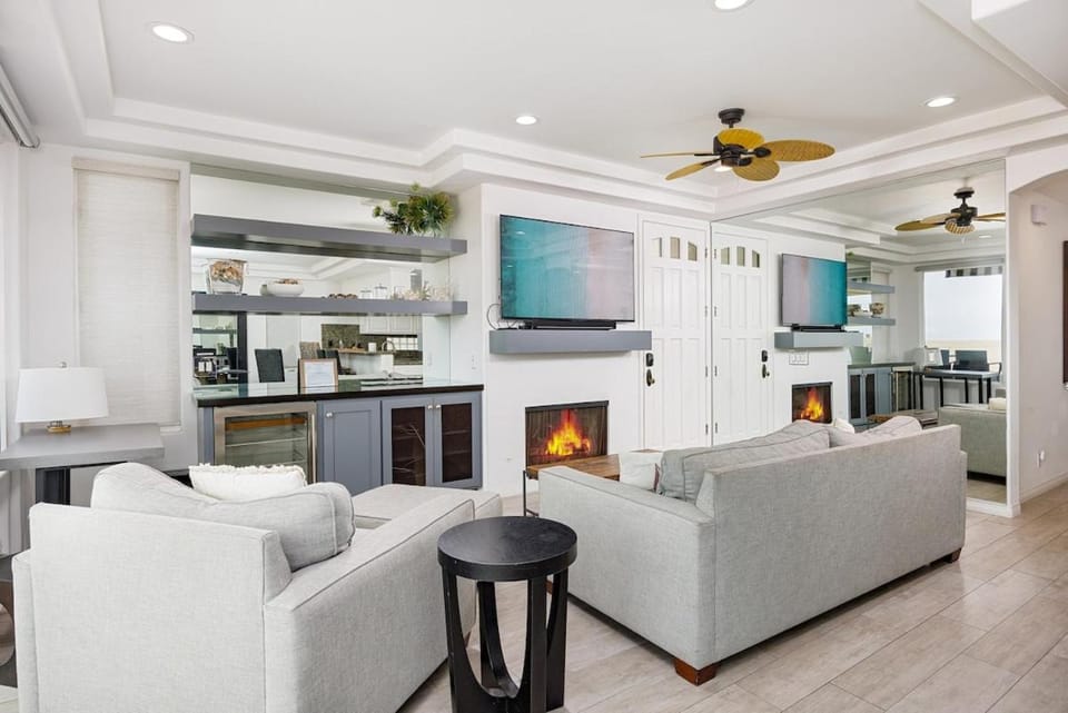 204 E Oceanfront House in Balboa Peninsula